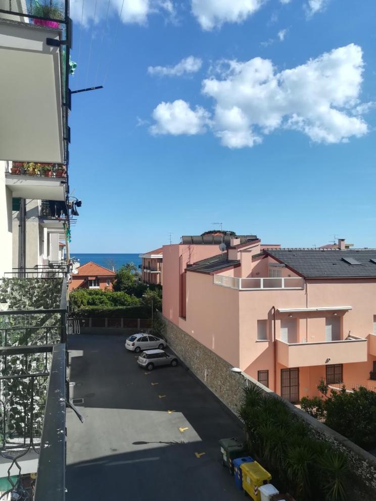 Residence Villa Carmen Fronte Mare A 50 Mt Pietra Ligure Exterior foto