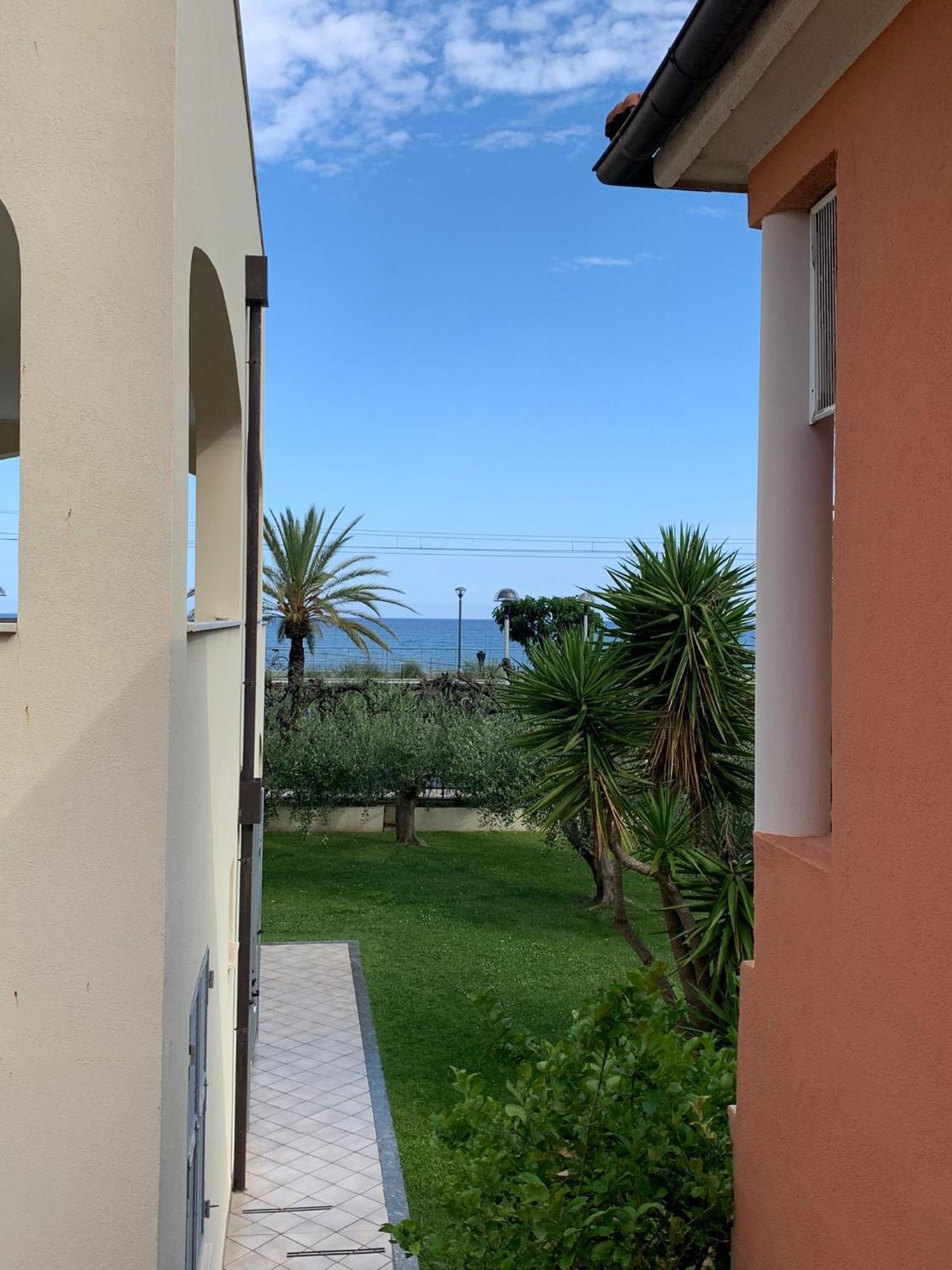 Residence Villa Carmen Fronte Mare A 50 Mt Pietra Ligure Exterior foto