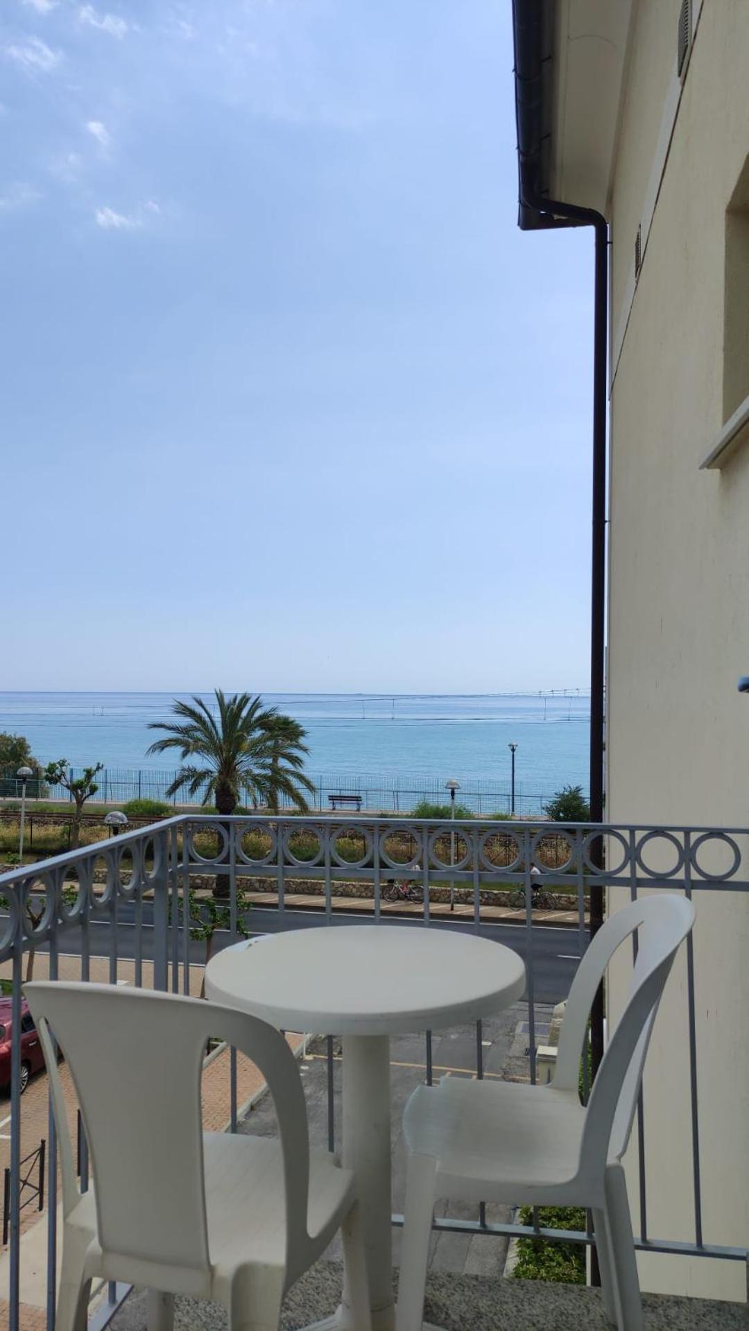 Residence Villa Carmen Fronte Mare A 50 Mt Pietra Ligure Exterior foto