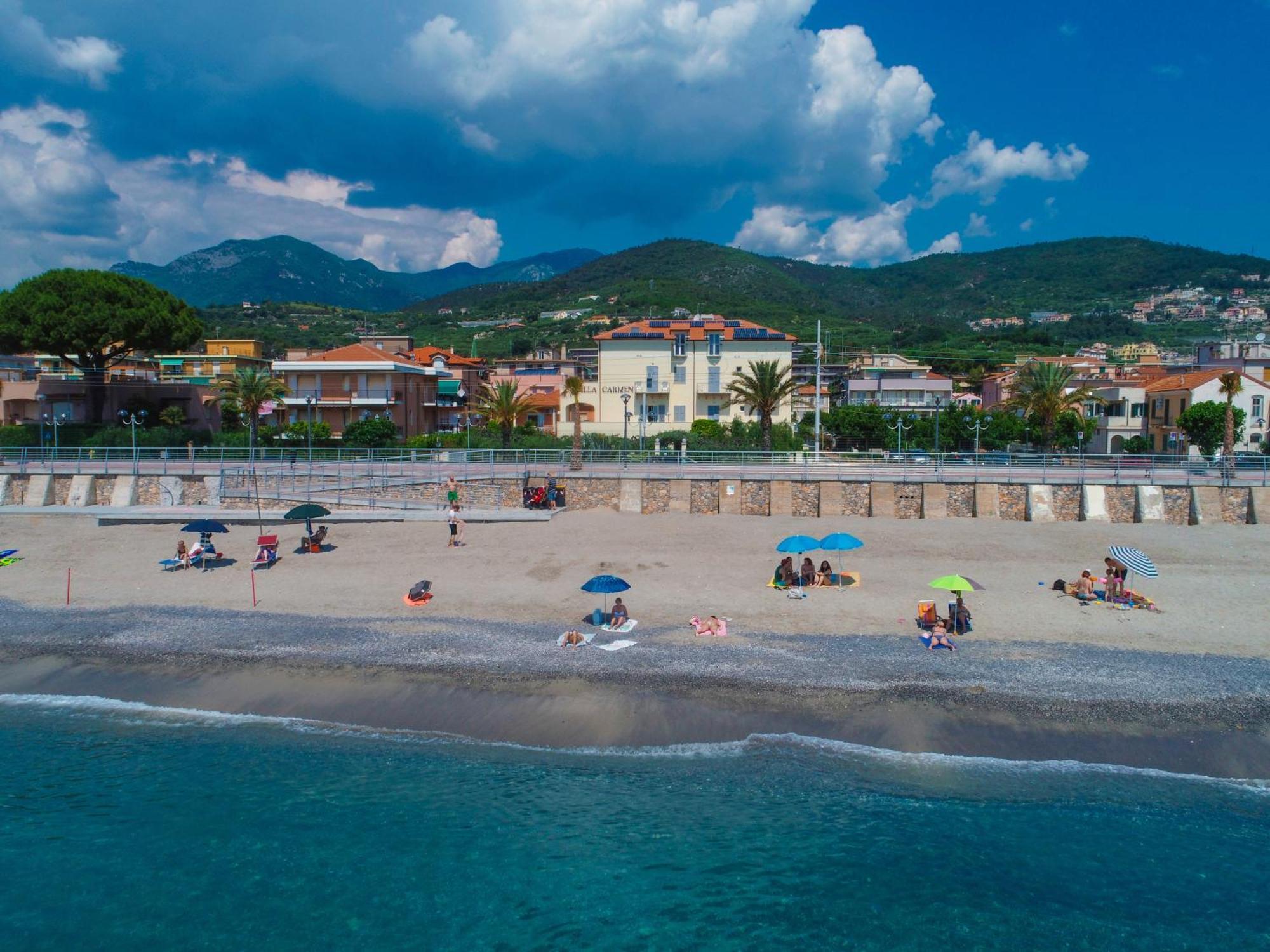 Residence Villa Carmen Fronte Mare A 50 Mt Pietra Ligure Exterior foto