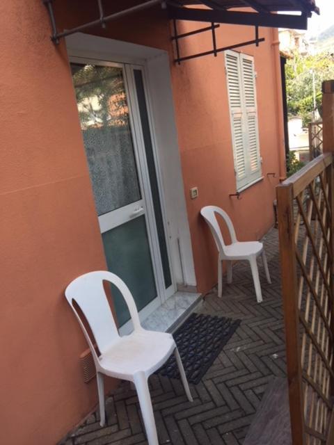 Residence Villa Carmen Fronte Mare A 50 Mt Pietra Ligure Exterior foto