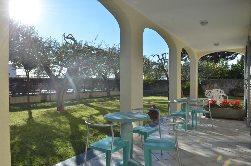 Residence Villa Carmen Fronte Mare A 50 Mt Pietra Ligure Exterior foto