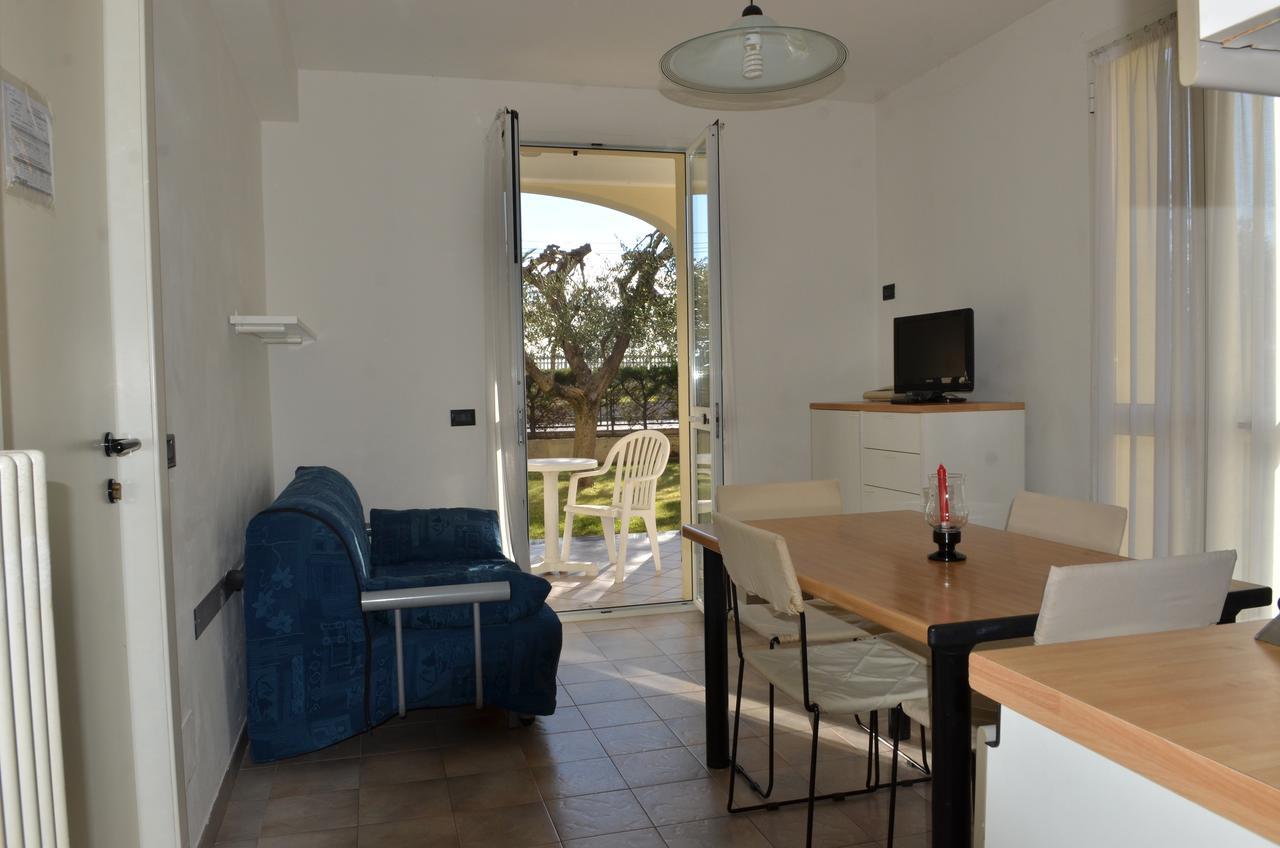 Residence Villa Carmen Fronte Mare A 50 Mt Pietra Ligure Exterior foto